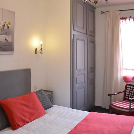 Отель Les Acacias