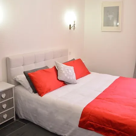 Отель Les Acacias