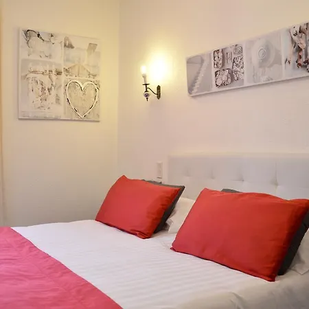 Les Acacias Отель Ле-Гро-дю-Руа