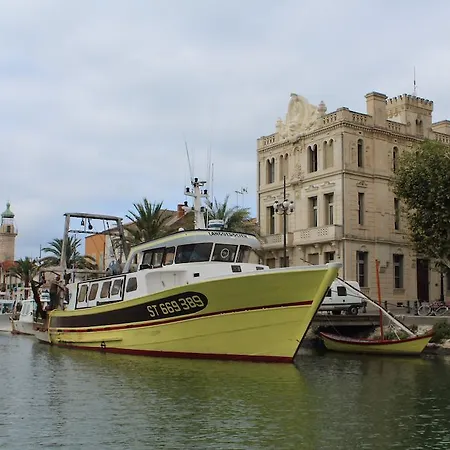 Les Acacias Отель Ле-Гро-дю-Руа