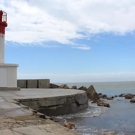 Les Acacias Отель