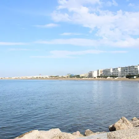 Отель Les Acacias