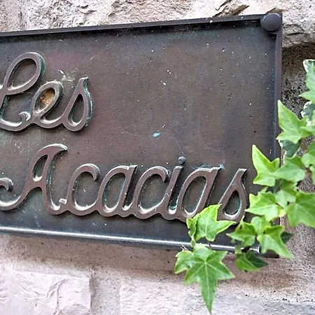 Отель Les Acacias Ле-Гро-дю-Руа