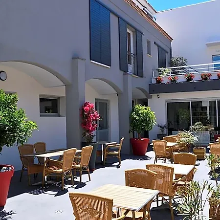 Les Acacias Отель 2*